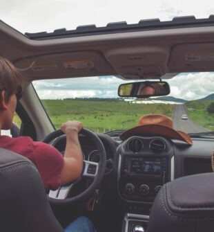 Lær å kjøre med trafikkskole: Veien til førerkortet